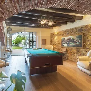 Сasa de vacaciones Newly Renovated Large Villa With Garden Castellón de Ampurias